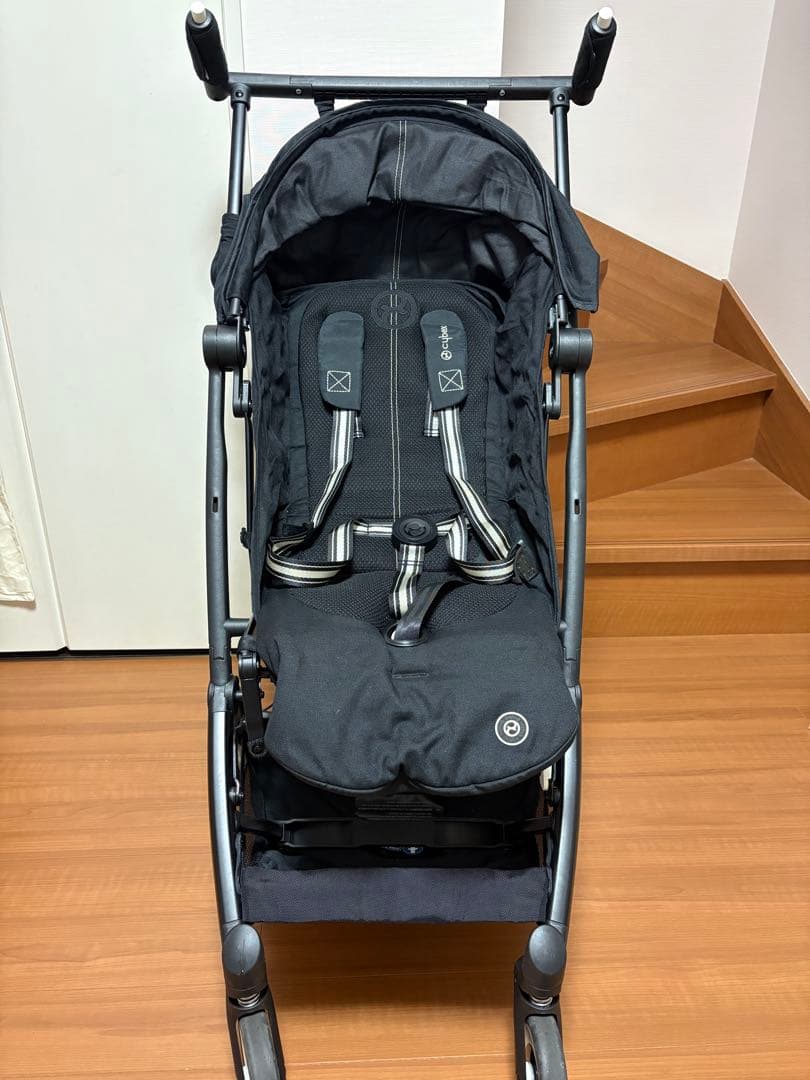 cybex ブラックベビーカー 折りたたみ式　2023