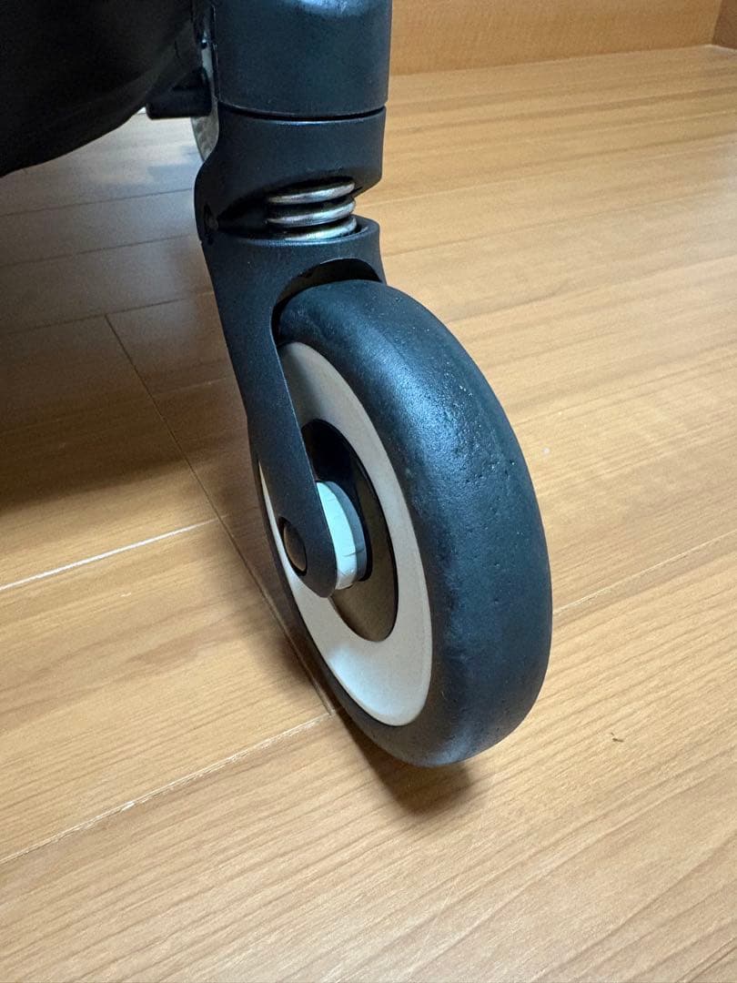 cybex ブラックベビーカー 折りたたみ式　2023