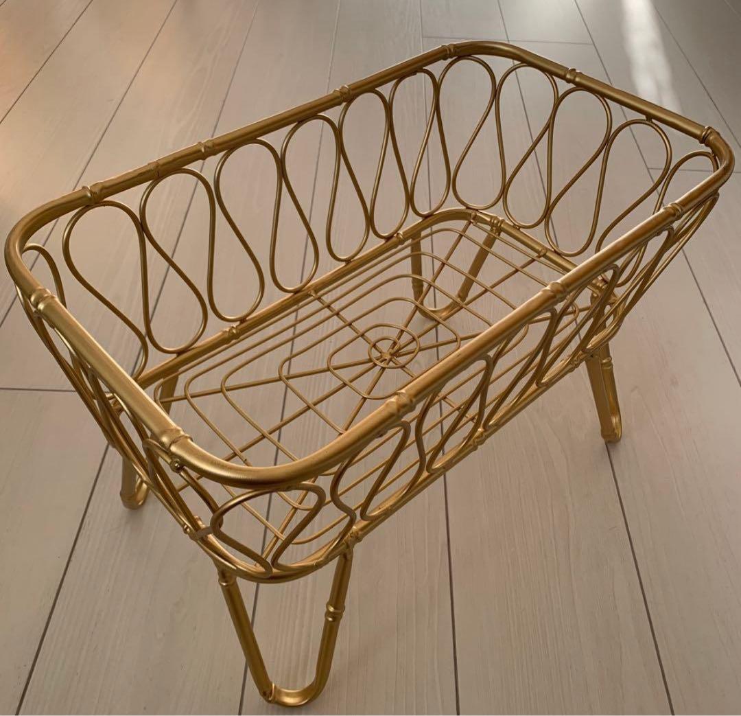 ゴールド金属製バスケット