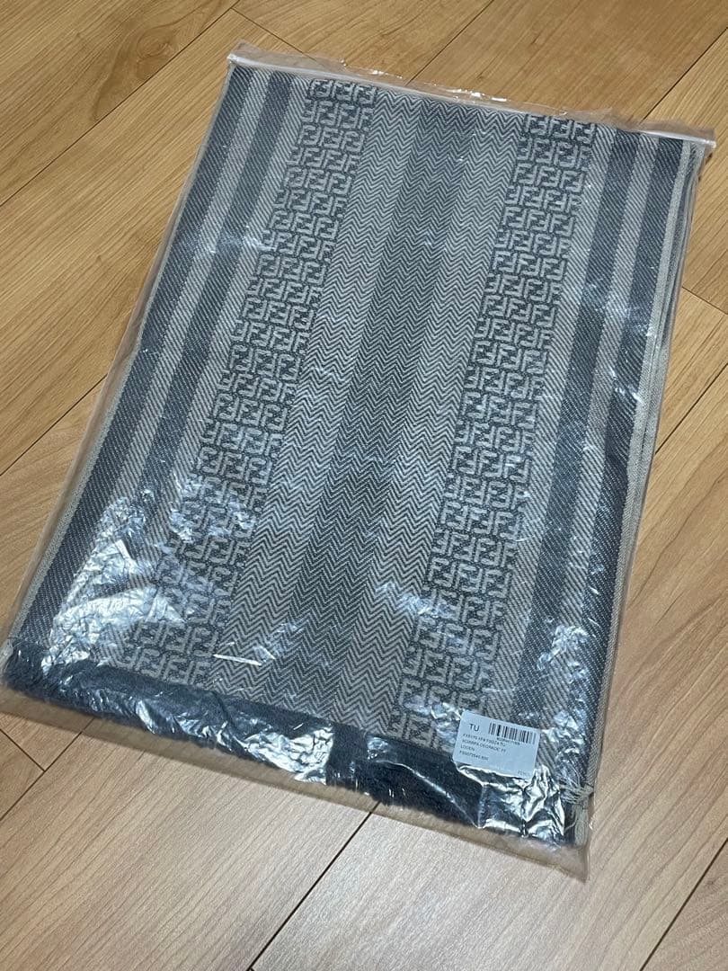 新品タグ付 FENDI フェンディ マフラー メンズ ウール FFヘリボーン柄