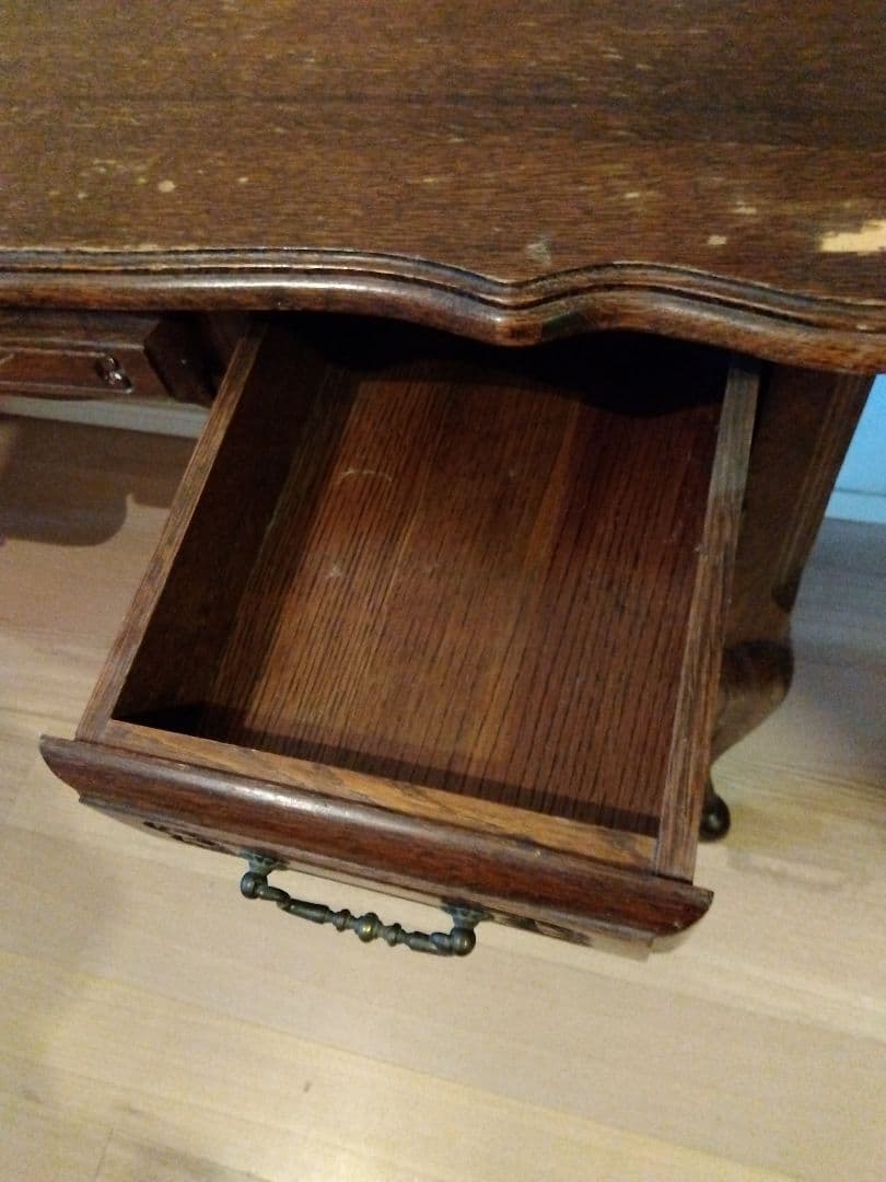 中古　海外輸入家具　ルーマニア製 デスク 机 ドレッサー 猫足 アンティーク調