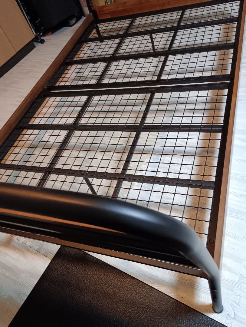 新春セール！札幌市近郊の方限定！送料無料！ニトリ セミダブルパイプベッド ダンテ