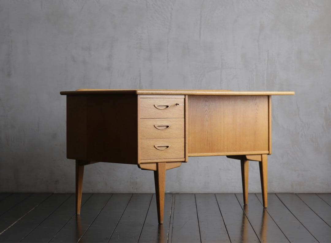 Goran Strandデザイン　デスク