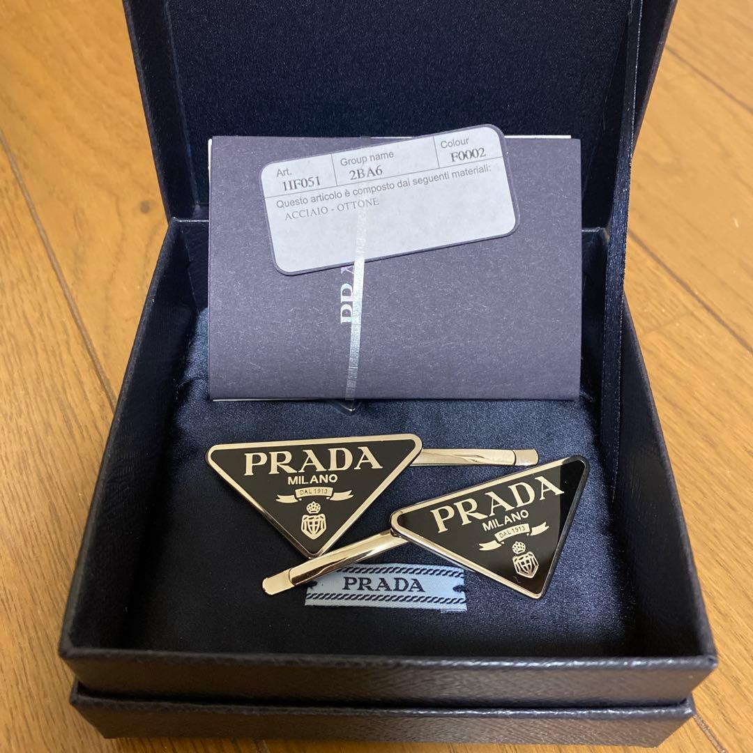 プラダ　ヘアピン　PRADA メタルヘアピン　シルバー