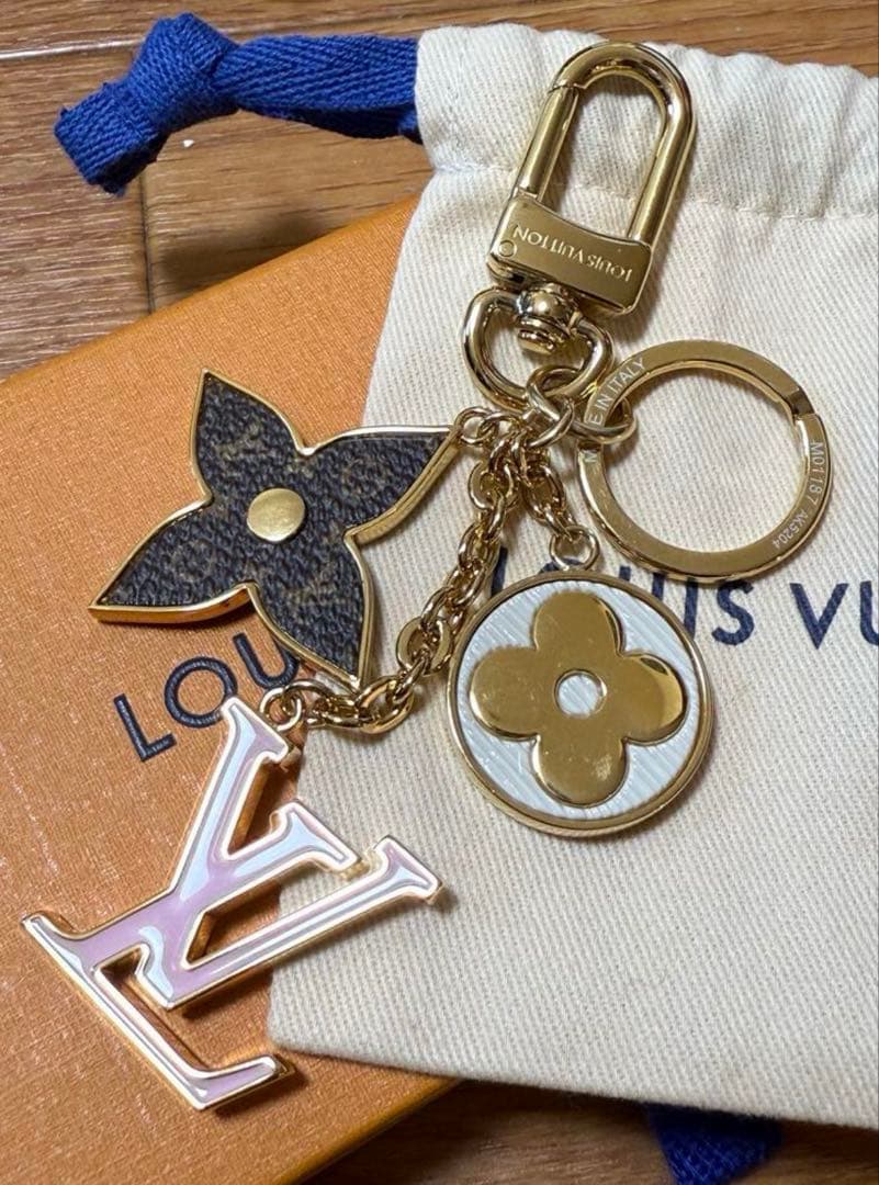 のぶのぶ  LOUIS VUITTON正規品 チャーム 新品未使用 LV