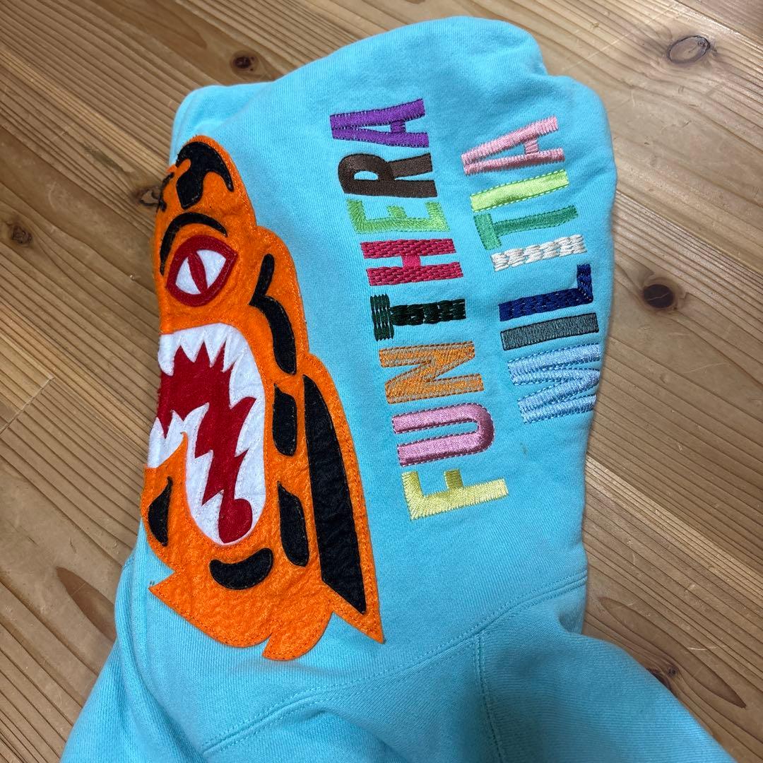 apeシャークパーカー水色