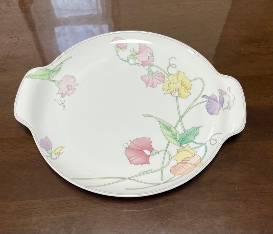 フッチェンロイター タヴォラ レオナルド パリスのサラダプレート