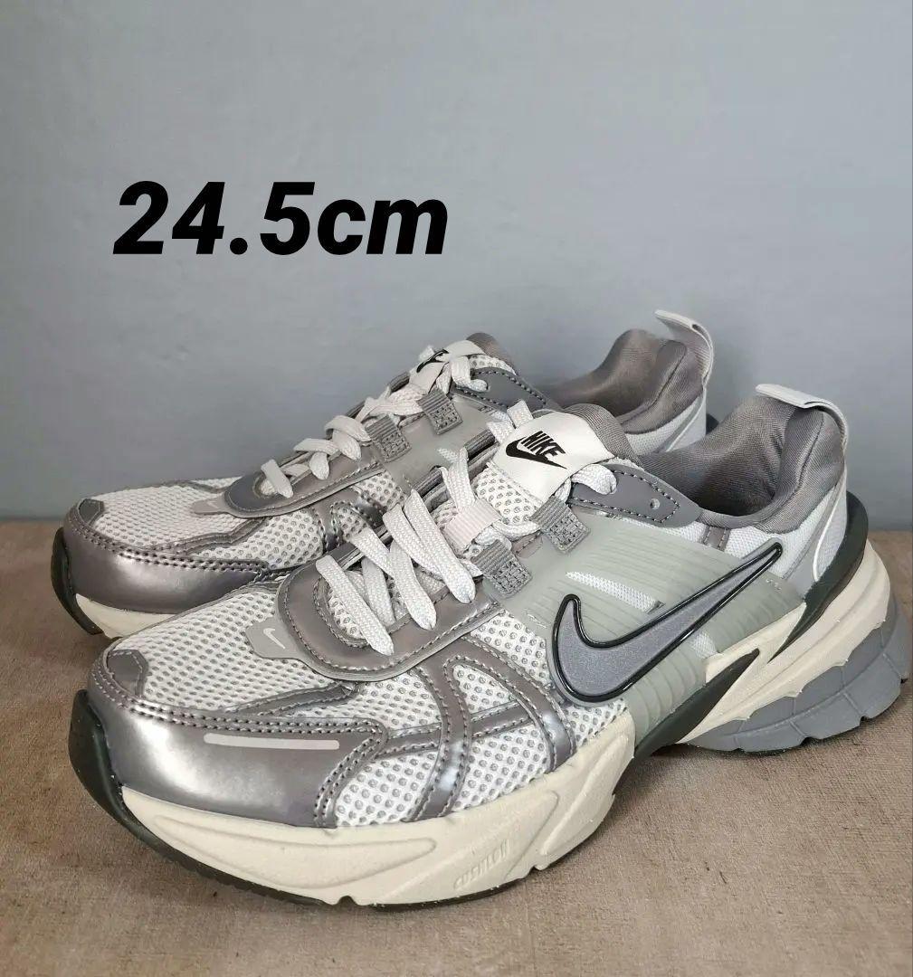 【未使用級】NIKE W V2KRUN 24.5cm シルバー スニーカー