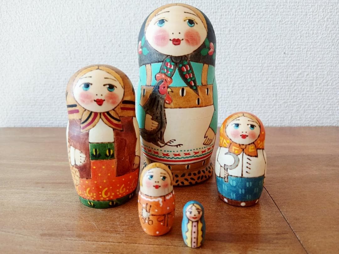 【LYH046】北欧ロシア雑貨 リューバ作のマトリョーシカ　農村一家