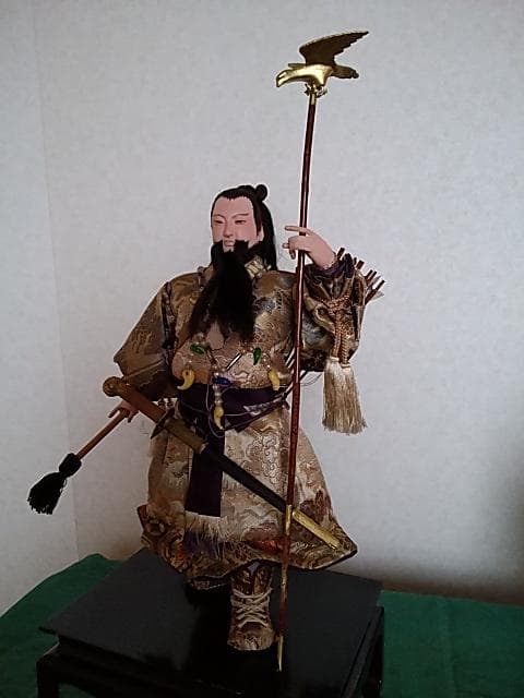 8８年（出品時82年）前の5月人形の一つ　神武天皇　　刀、弓矢、かがり火