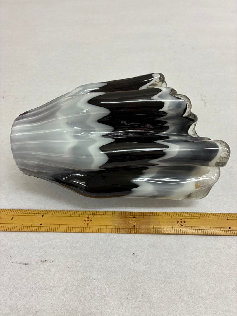 フリルガラス花瓶　花器