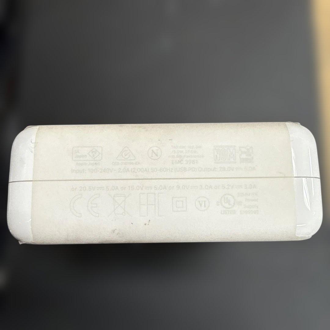 Apple純正 未使用 アダプタとUSB-C-MagSafe3 ケーブル2m