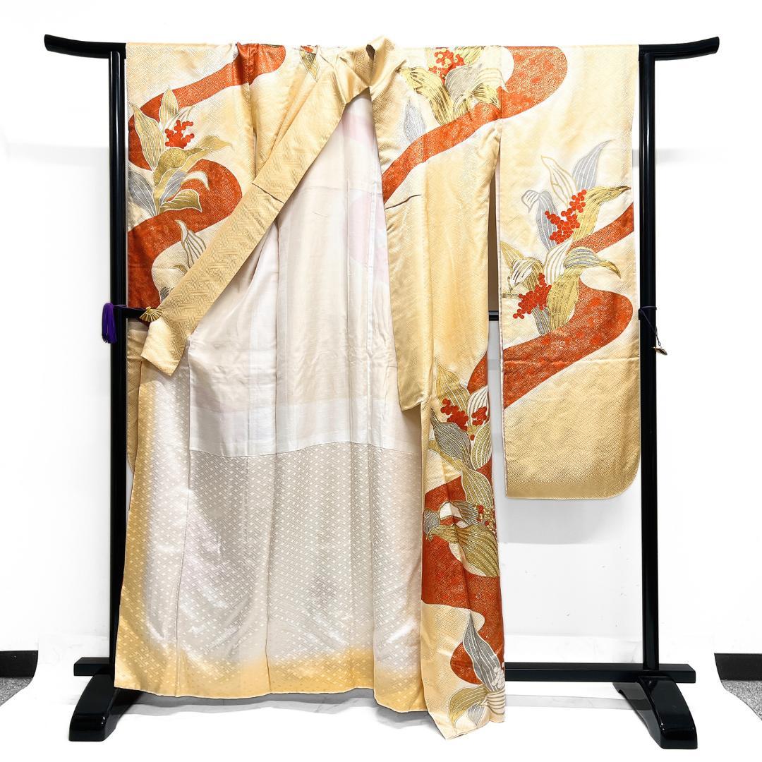 振袖　金駒刺繍　金彩　南天　百合　流水　紗綾形　成人式　着物　124b d ms