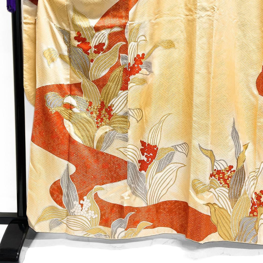 振袖　金駒刺繍　金彩　南天　百合　流水　紗綾形　成人式　着物　124b d ms