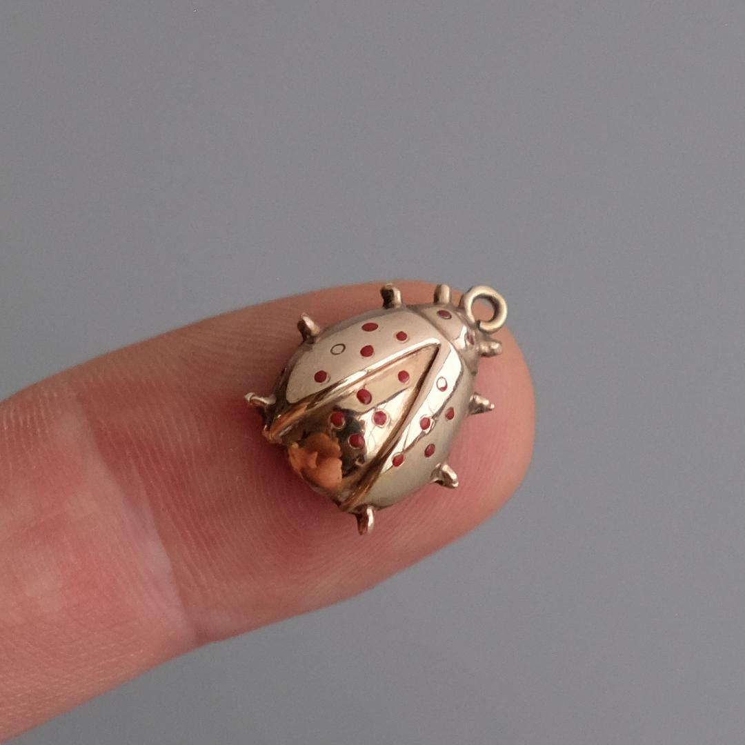 フランス製 ヴィンテージ 9Kてんとう虫チャーム エナメル細工 幸運1960年