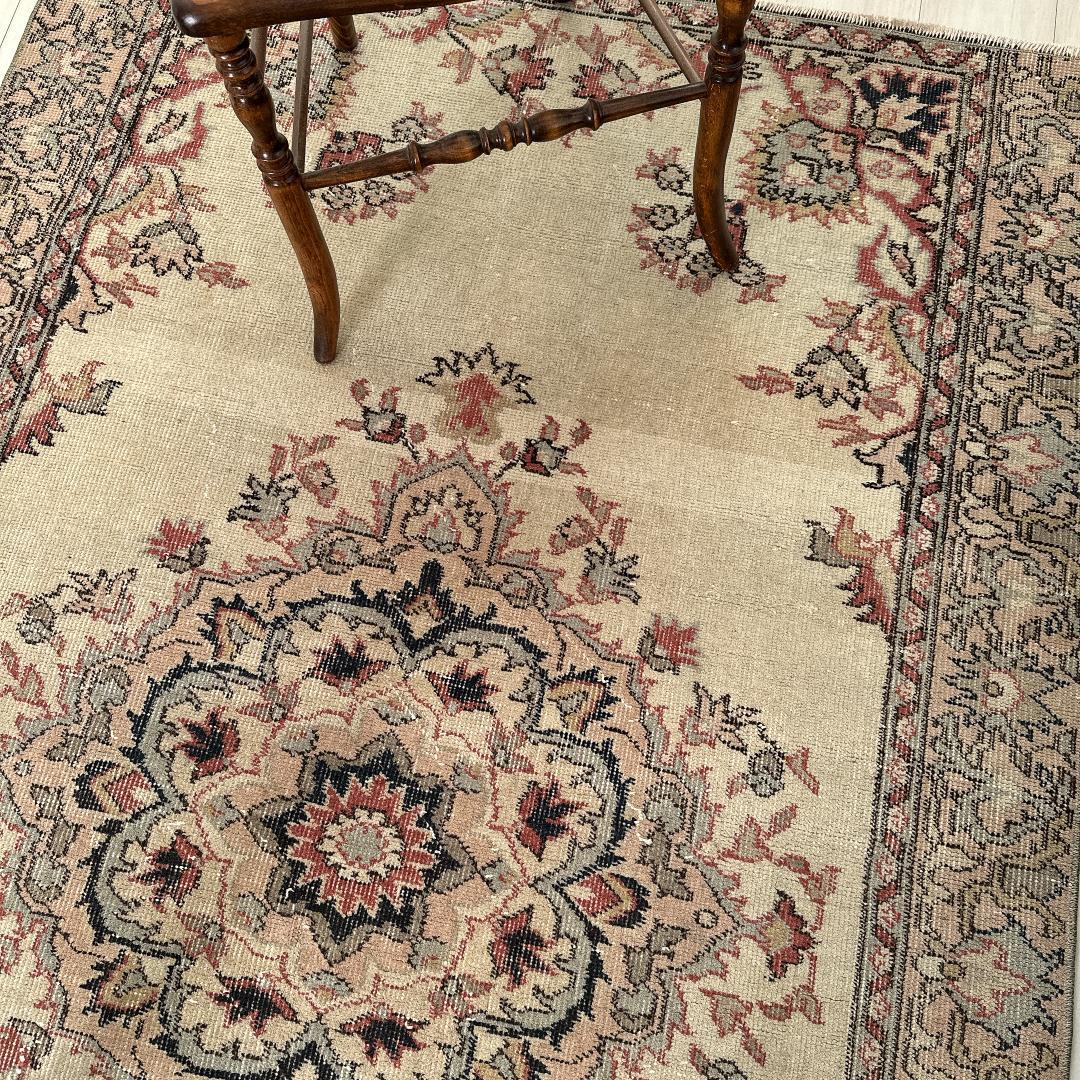 トルコ ヴィンテージラグ A104 レア ベージュ ピンク ブルー メダリオン