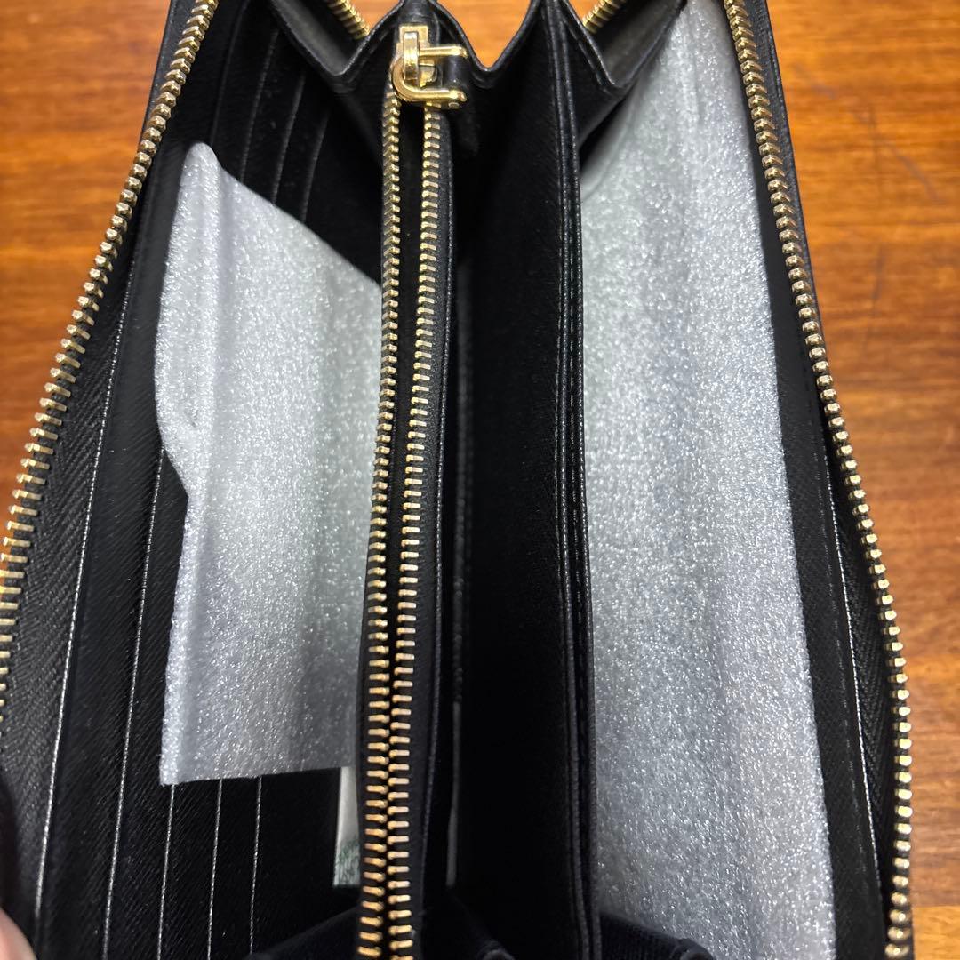 PRADA 黒長財布