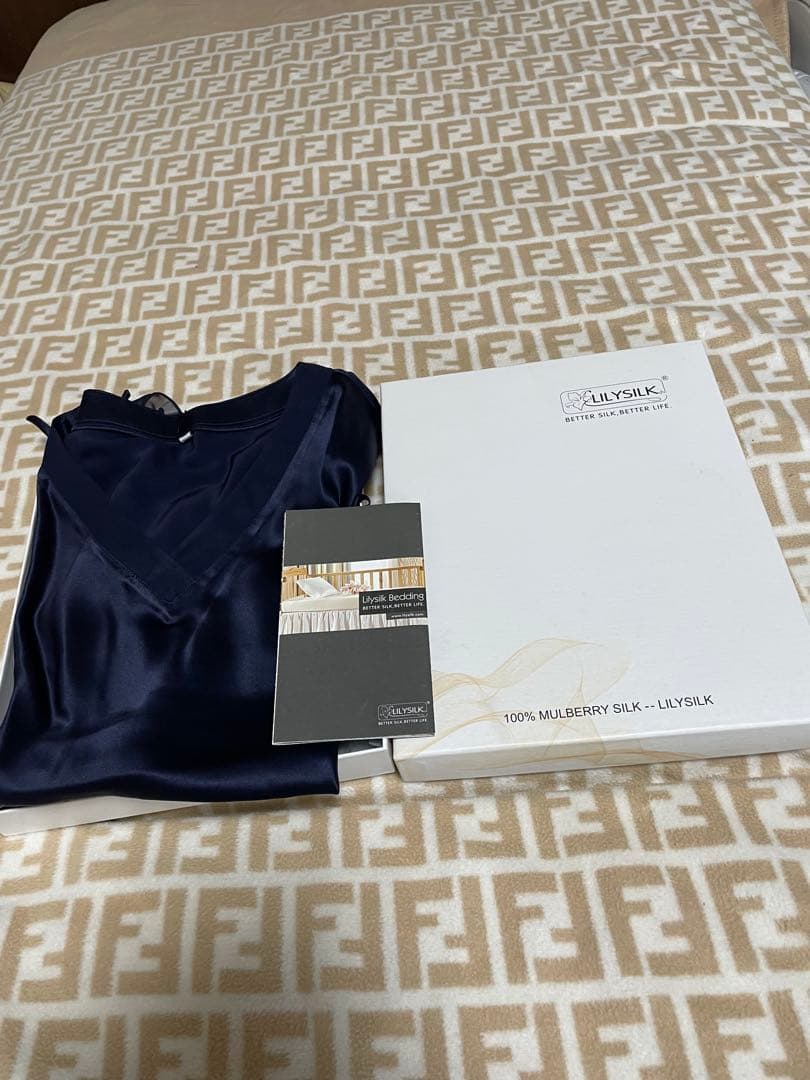 LILYSILK リリーシルク　レディースシルク パジャマM 未使用　タグ付き