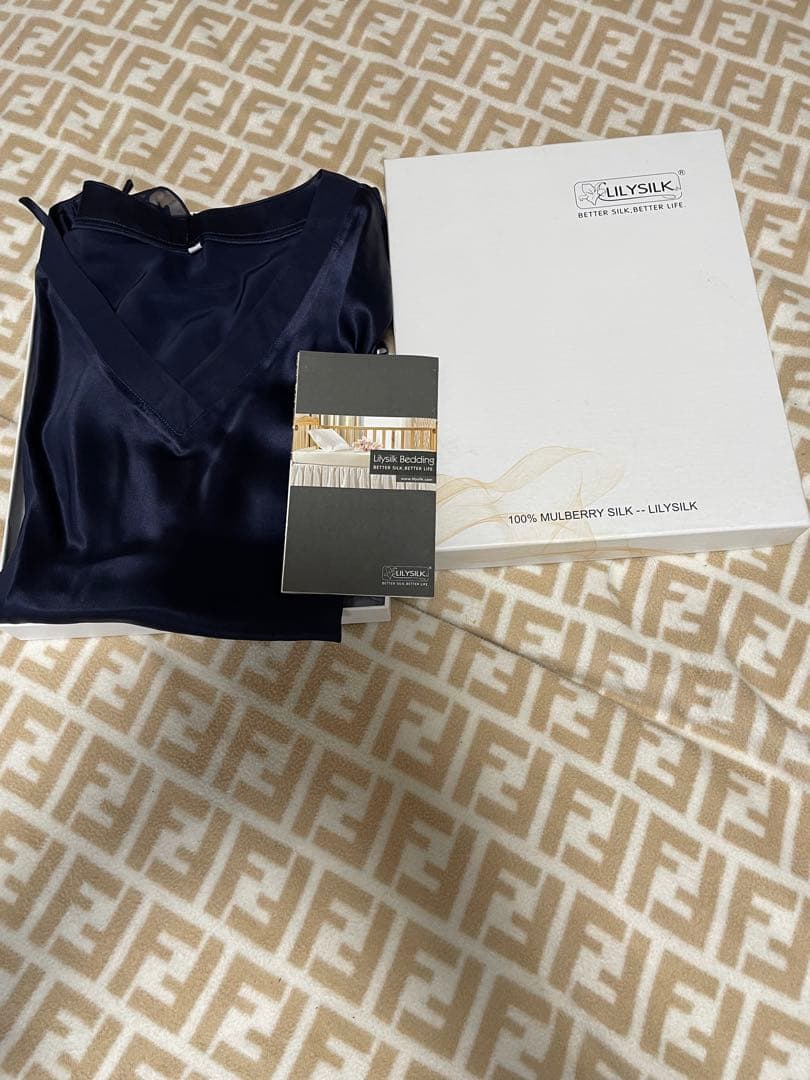 LILYSILK リリーシルク　レディースシルク パジャマM 未使用　タグ付き