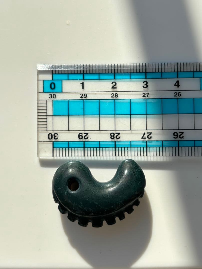 出雲石　勾玉　獣型　鬣型　碧玉　ブラッドストーン