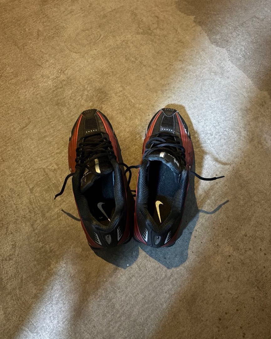 ナイキ shox r4 チームレッド 28cm