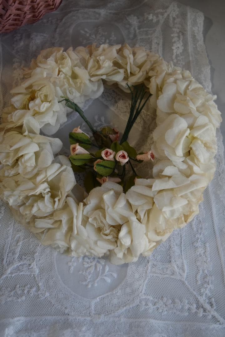 フランスアンティーク　朽ちたエクリュ色の美しい花冠（大）布花　ティアラ　ドール