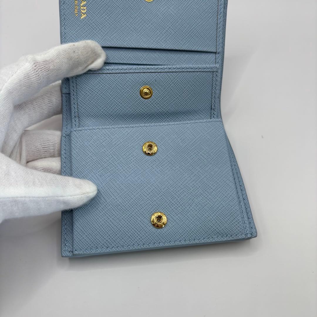 美品　PRADA 二つ折り財布　サフィアーノエンボス　ライトブルー 1MV204