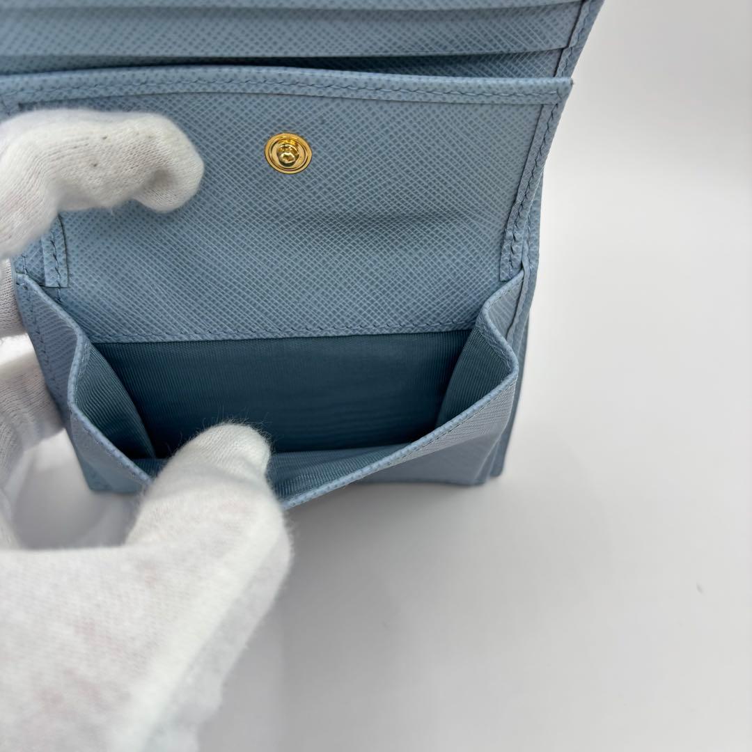 美品　PRADA 二つ折り財布　サフィアーノエンボス　ライトブルー 1MV204