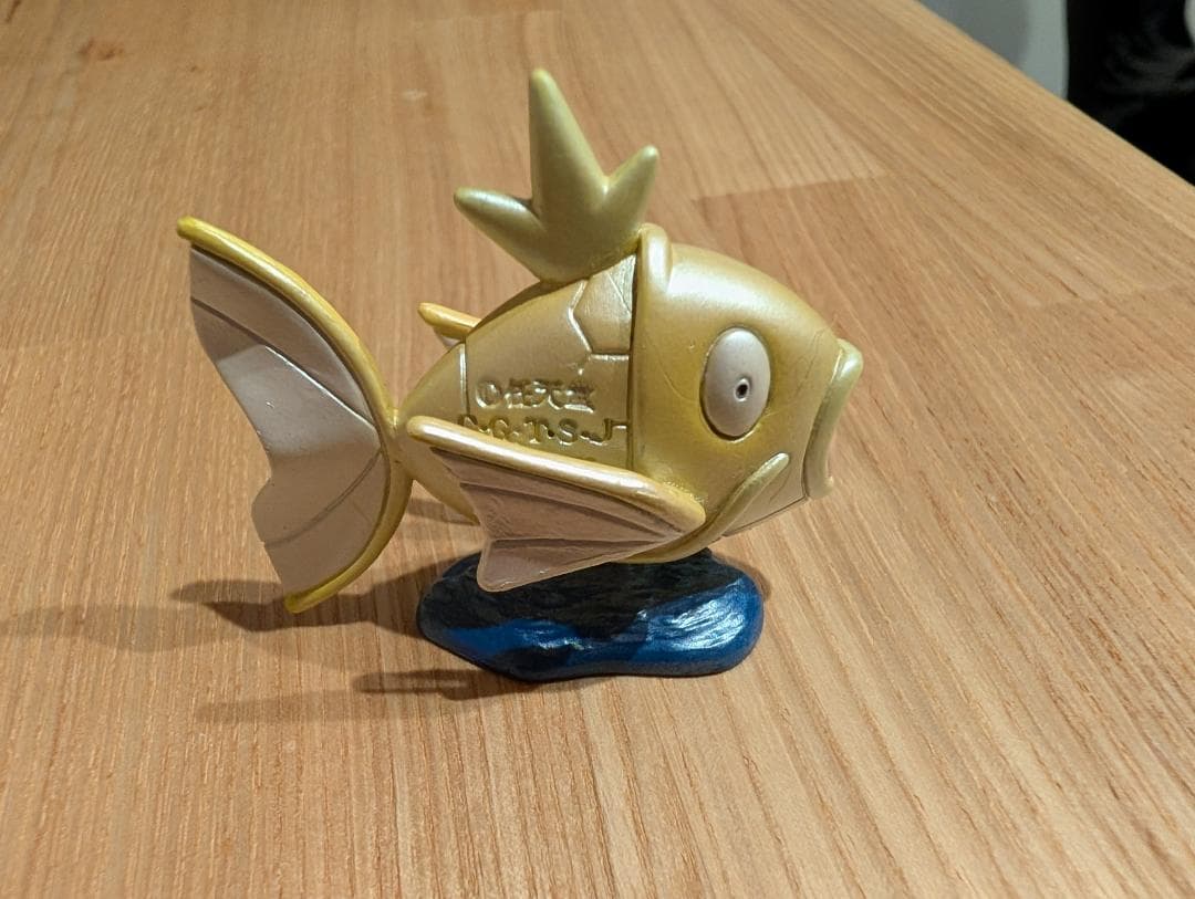 【希少】金のコイキング フィギュア