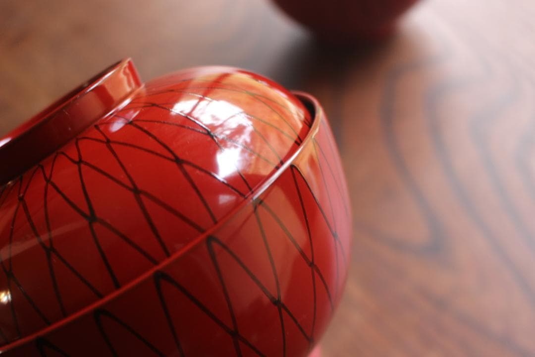 上質朱漆に風情ある網目文の美しい大ぶり煮物椀2点（検輪島塗雑煮椀