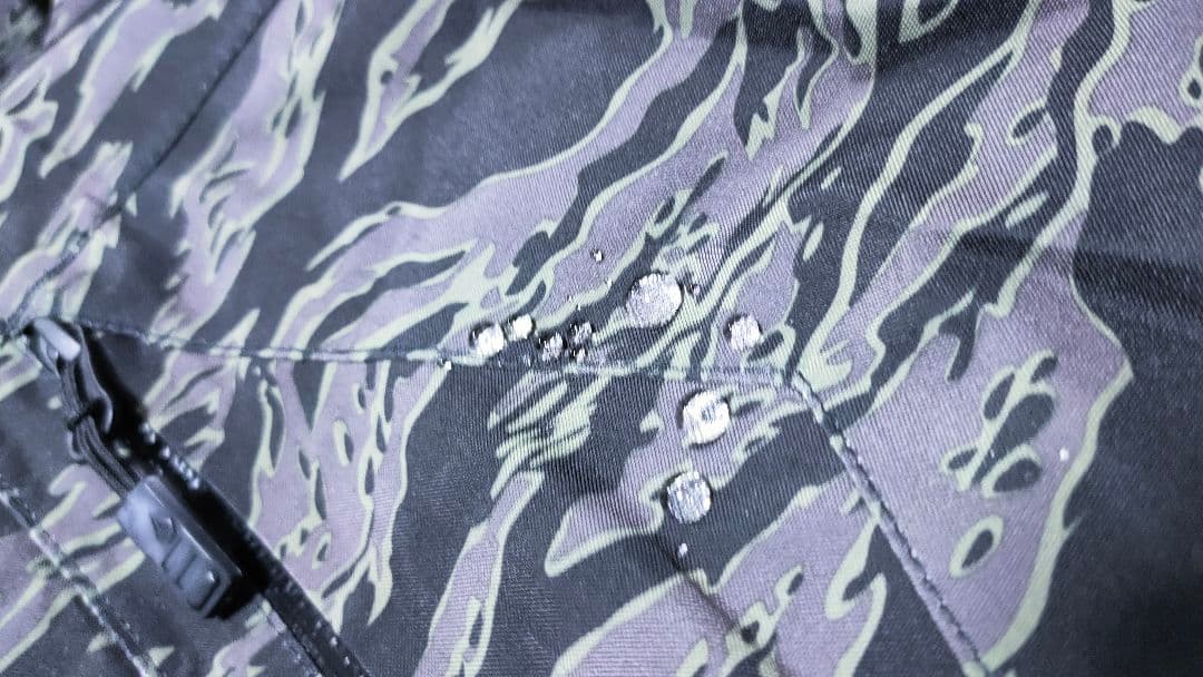 【VOLCOM ボルコム】 スノーボードウェア タイガーカモ ゴアテックス