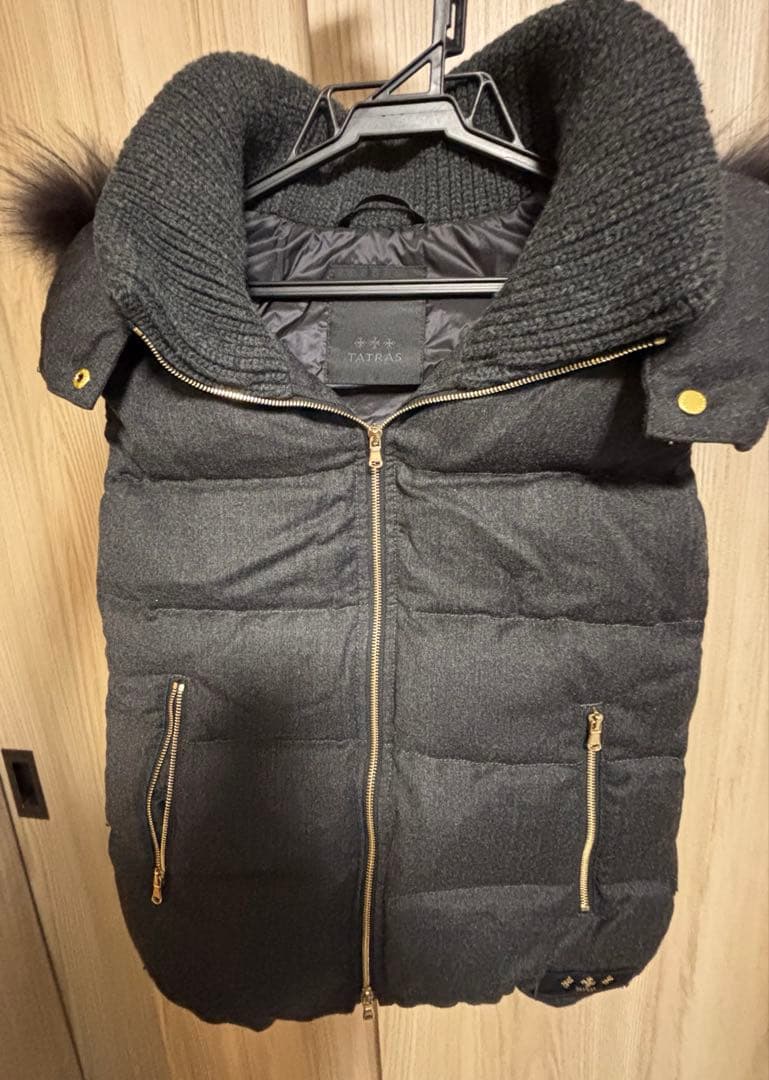 TATRASダウンベスト ファー付き