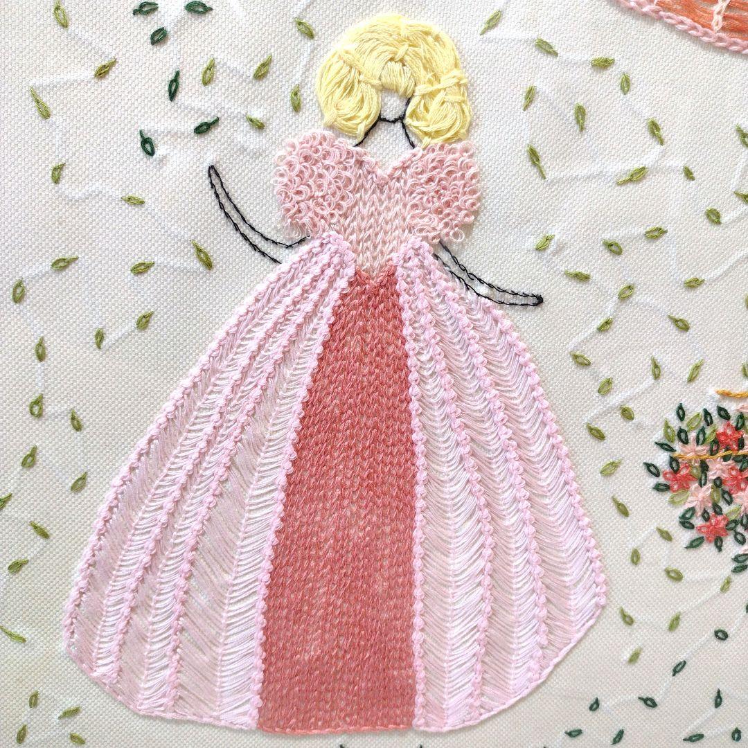 刺繍フレーム　額入り壁かけ飾り　大判