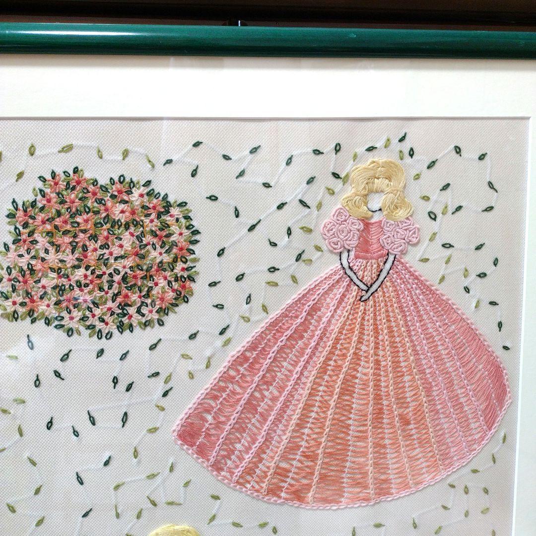 刺繍フレーム　額入り壁かけ飾り　大判