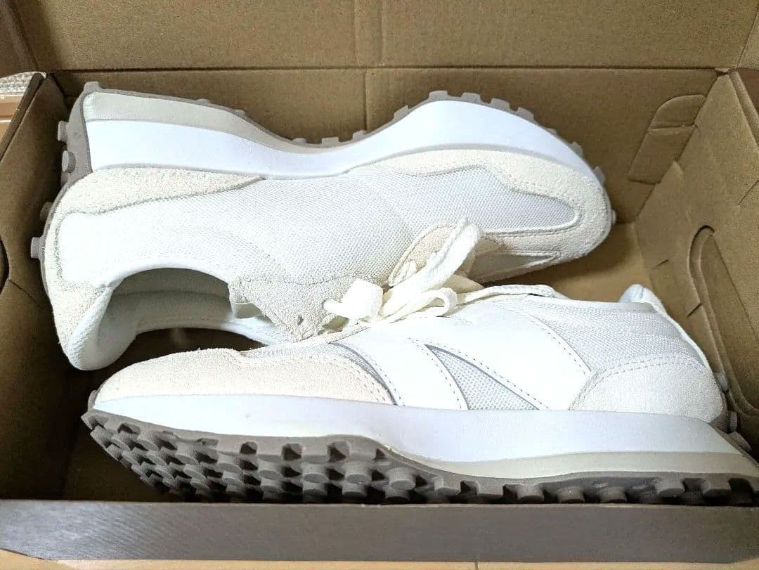 【新品未使用・箱付き】ニューバランス ホワイト U327LNA D 24.5cm