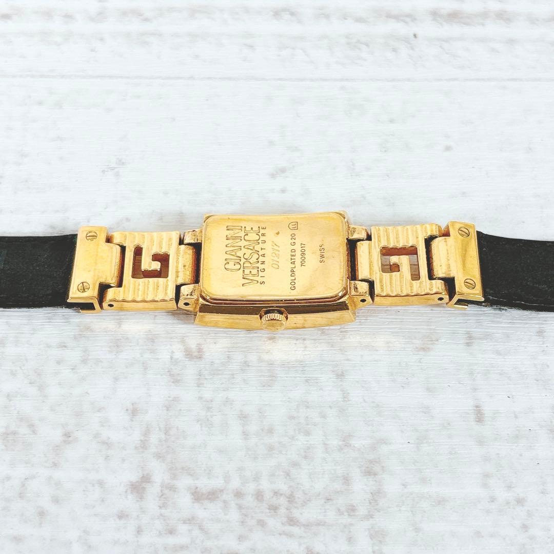 【希少】 ヴェルサーチ レディース 腕時計 メデューサ スクエア ゴールド 四角