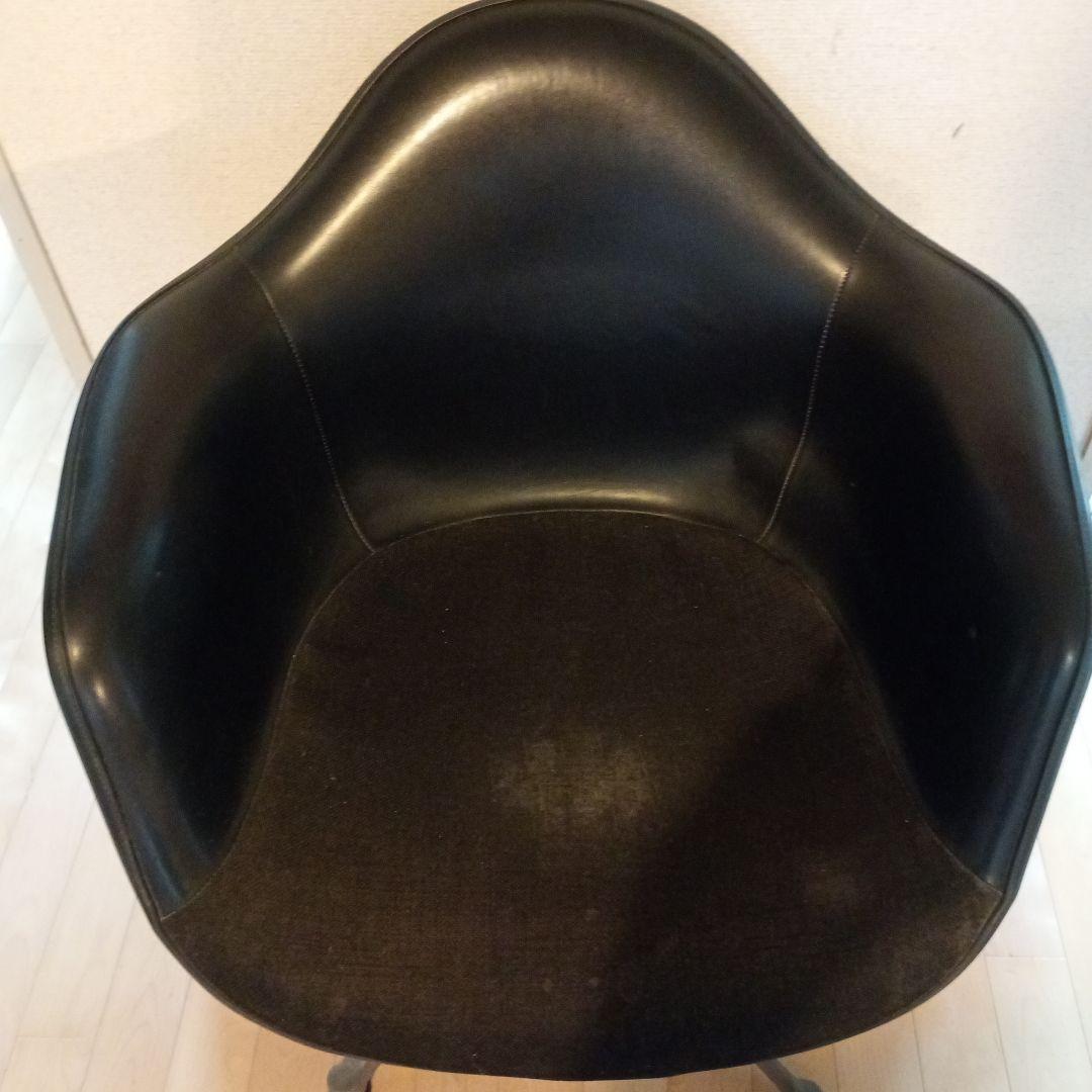 ハーマン・ミラー　レイ・イームズ　FRP製　黒　レザーアームチェア