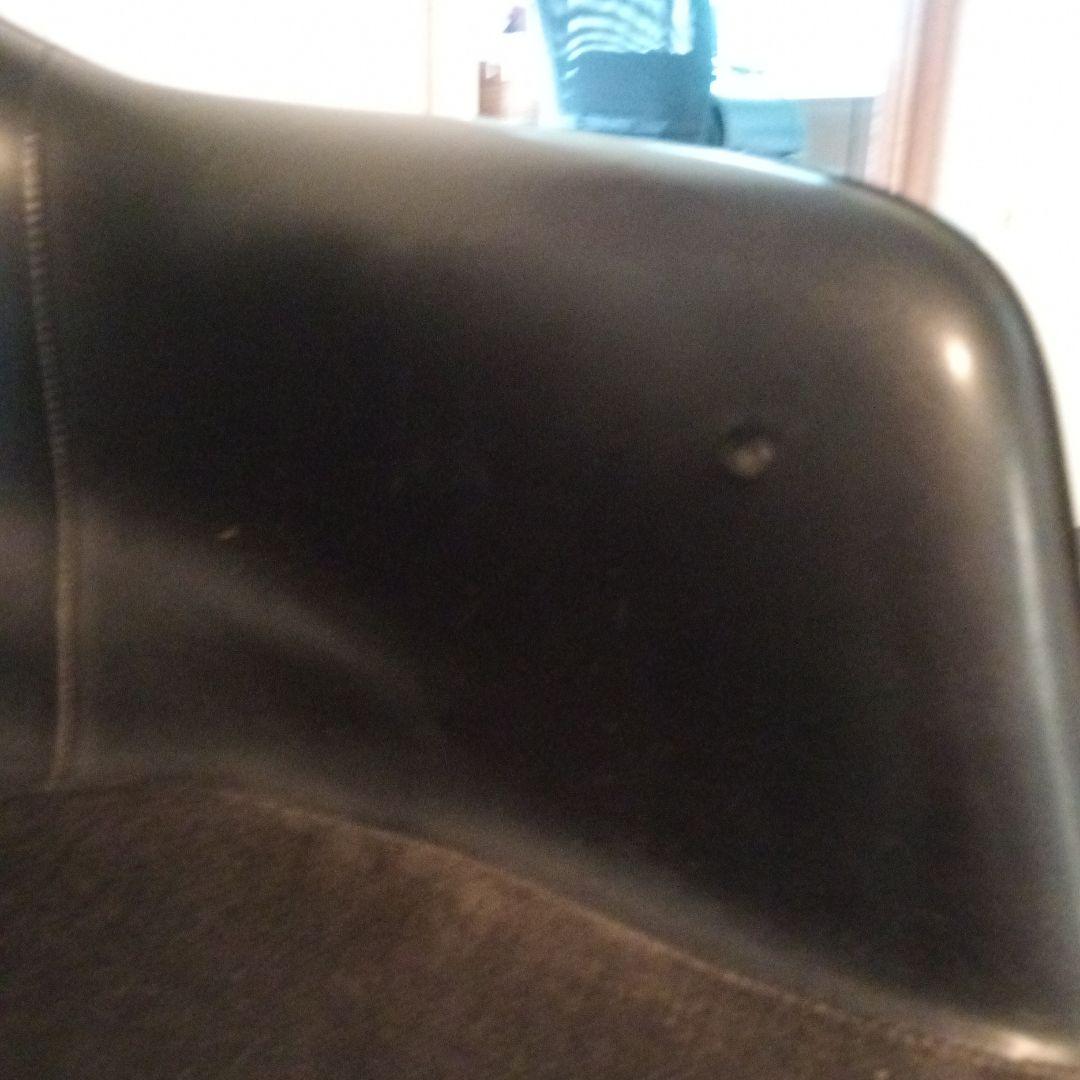 ハーマン・ミラー　レイ・イームズ　FRP製　黒　レザーアームチェア