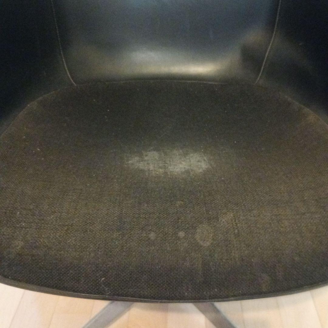 ハーマン・ミラー　レイ・イームズ　FRP製　黒　レザーアームチェア