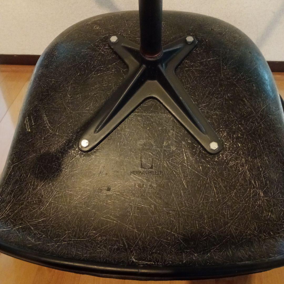 ハーマン・ミラー　レイ・イームズ　FRP製　黒　レザーアームチェア