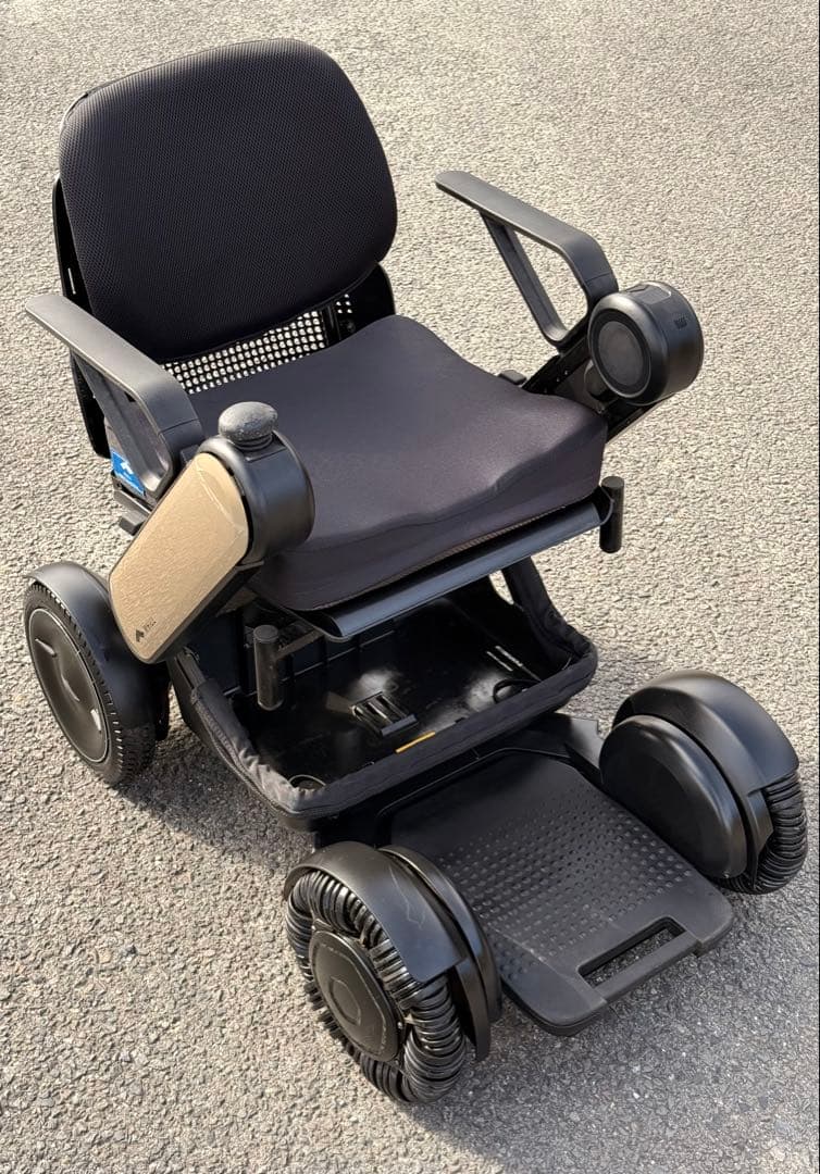 近畿配達は3千引 バッテリー2本♪ WHILL Model C 電動車椅 シニア