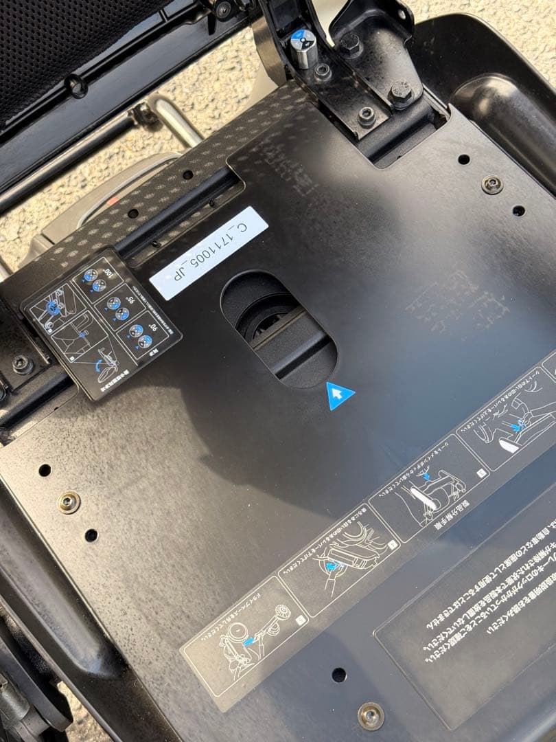 近畿配達は3千引 バッテリー2本♪ WHILL Model C 電動車椅 シニア