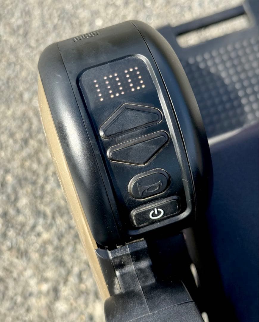 近畿配達は3千引 バッテリー2本♪ WHILL Model C 電動車椅 シニア