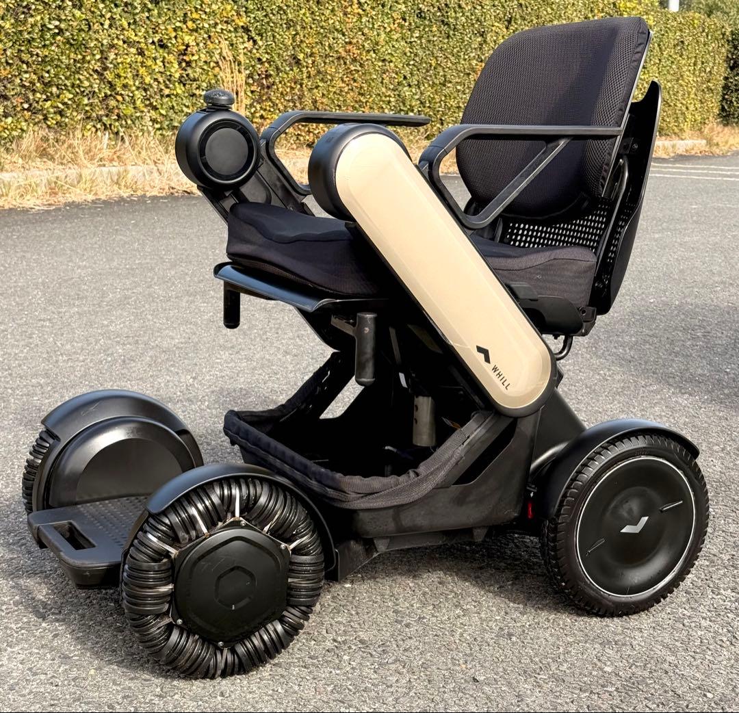 近畿配達は3千引 バッテリー2本♪ WHILL Model C 電動車椅 シニア