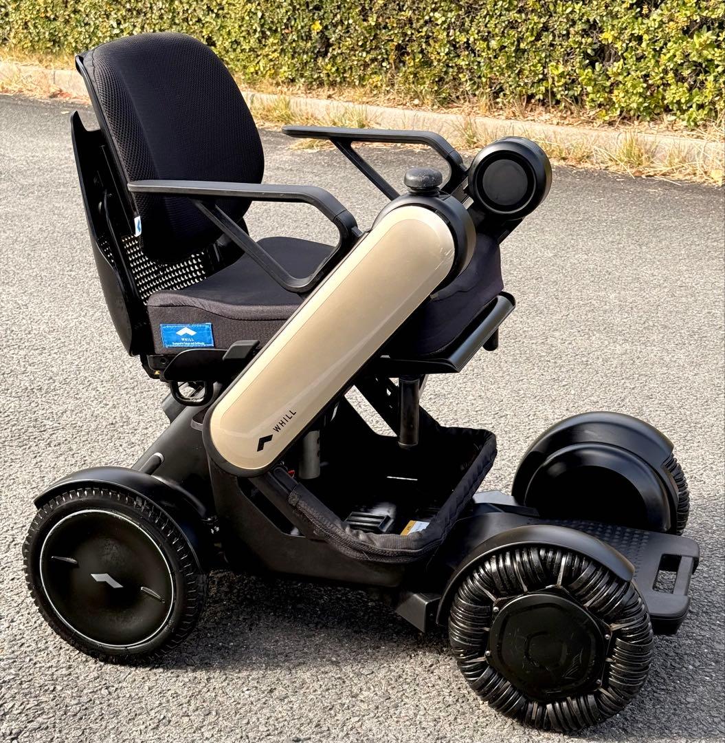 近畿配達は3千引 バッテリー2本♪ WHILL Model C 電動車椅 シニア