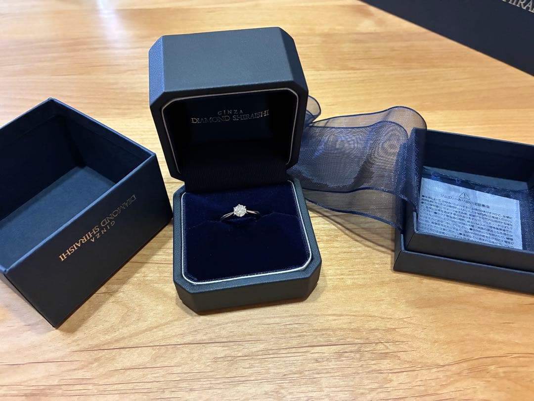 銀座ダイヤモンドシライシ 婚約指輪 White Lilly 鑑定書あり　10号
