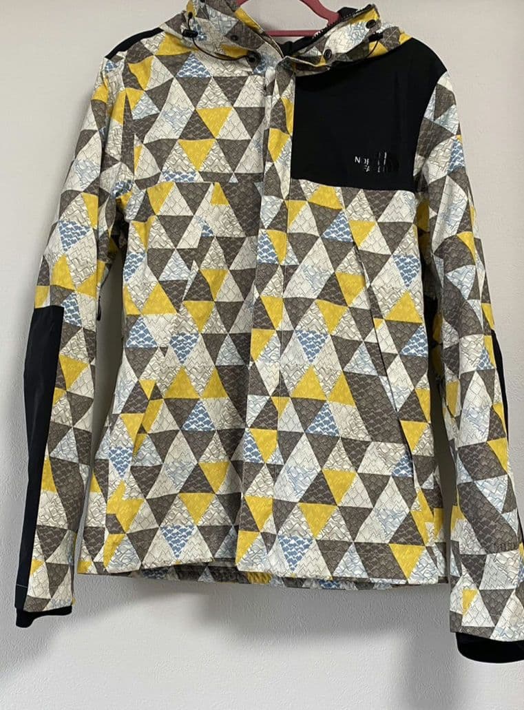 ノースフェイスTHE NORTH FACE　マウンテンパーカー　限定　ノース