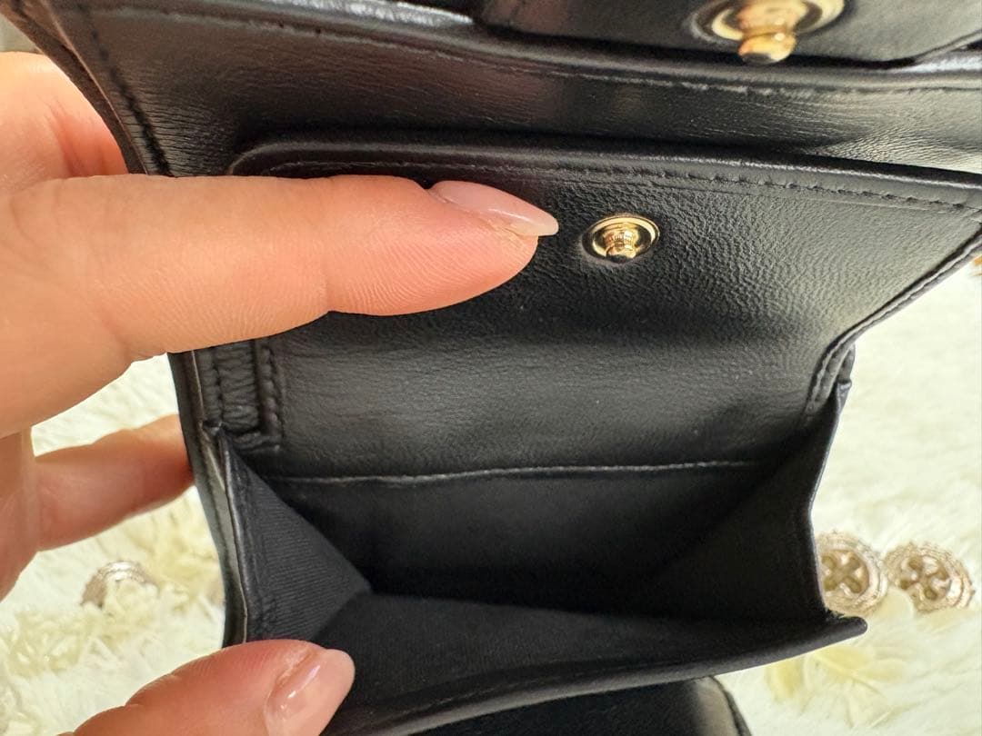 【美品】CHANEL シャネル　三つ折り財布　マトラッセ　ラムスキン　ブラック