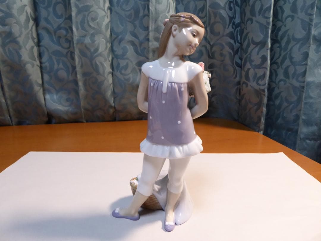 リヤドロ　花束の贈り物　8632　24×11×9cm　2011年　300A