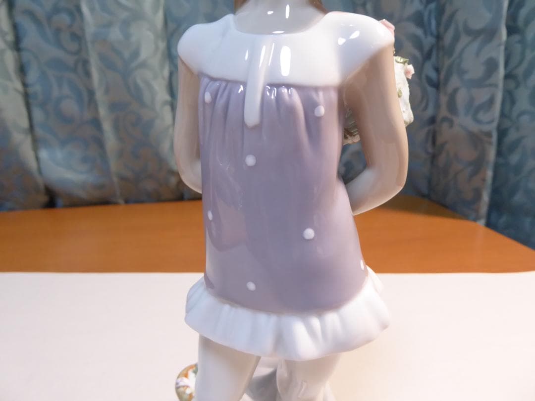 リヤドロ　花束の贈り物　8632　24×11×9cm　2011年　300A